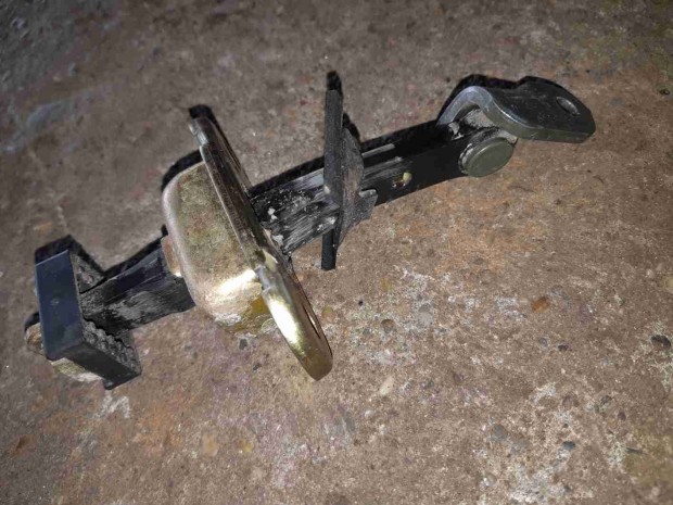 Chevrolet Spark Hátsó Ajtó Nyitáshatároló
