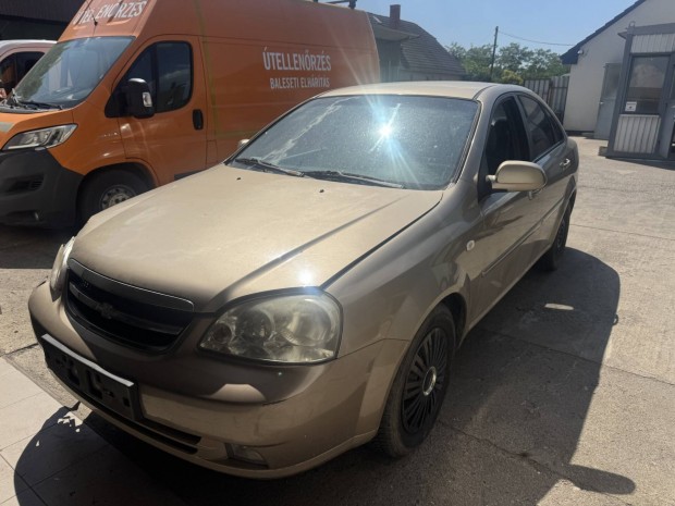 Chevrolett lacetti sedan alkatrészek