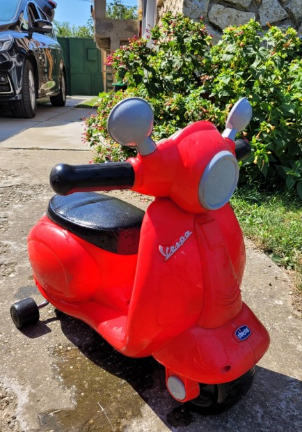 Chicco Vespa Primavera baba-robog 12-36 h - Piros