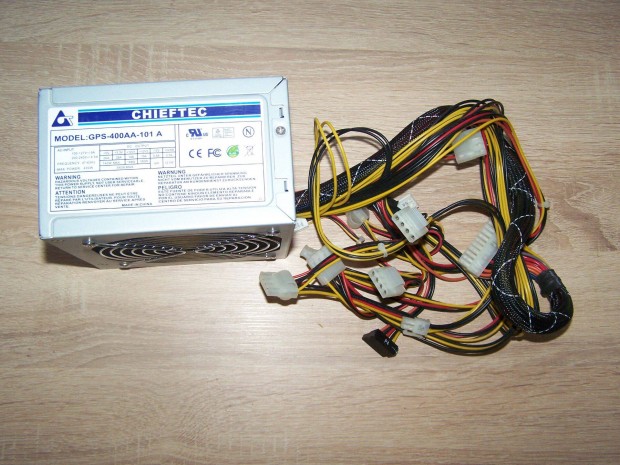 Chieftec 400 W-os ATX tápegység
