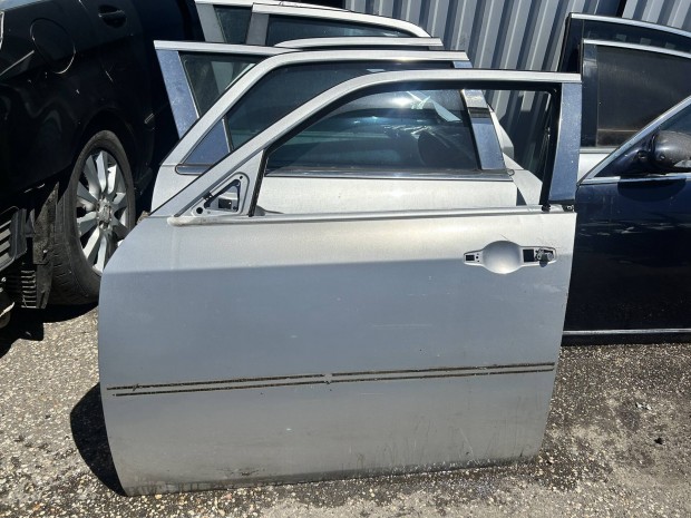 Chrysler 300 c bal els ajt