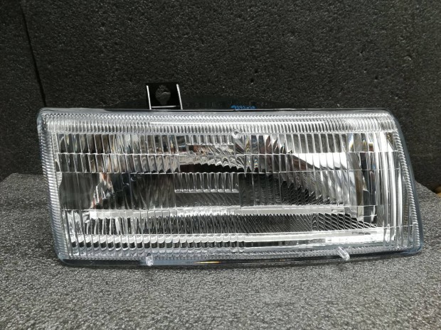 Chrysler Dodge Caravan fényszóró jobb 1991 -> 1995 (HB1) USA-