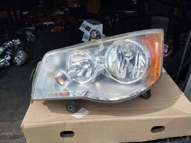 Chrysler Grand Voyager 2008- bal első fényszóró