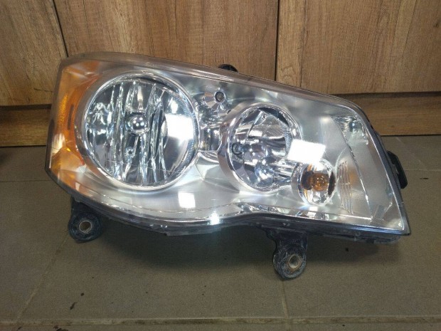 Chrysler Grand Voyager 2008- jobb első fényszóró