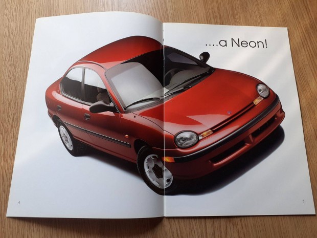 Chrysler Neon prospektus + technikai adatok - 1995, magyar nyelv