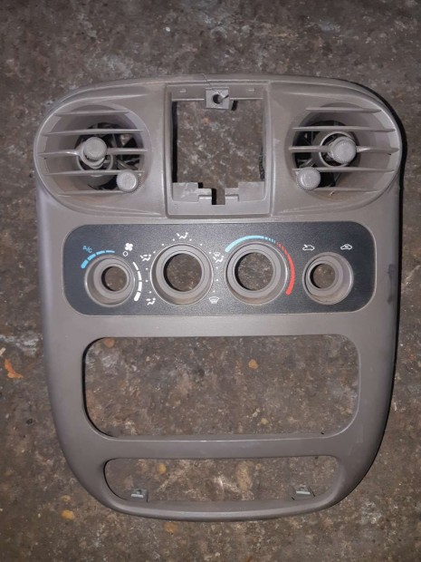 Chrysler PT Cruiser K�z�pkonzol