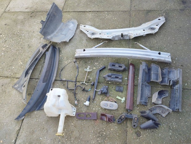 Chrysler Sebring (2001) Megmaradt alkatrszek