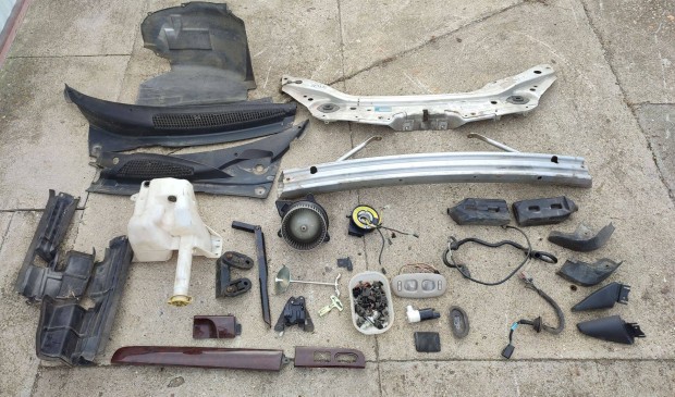 Chrysler Sebring (2001) megmaradt alkatrszek