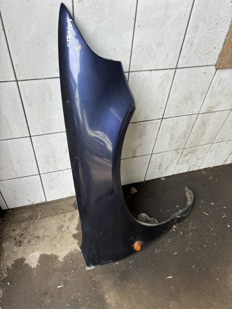 Chrysler Stratus jobb s�rv�d� lila 