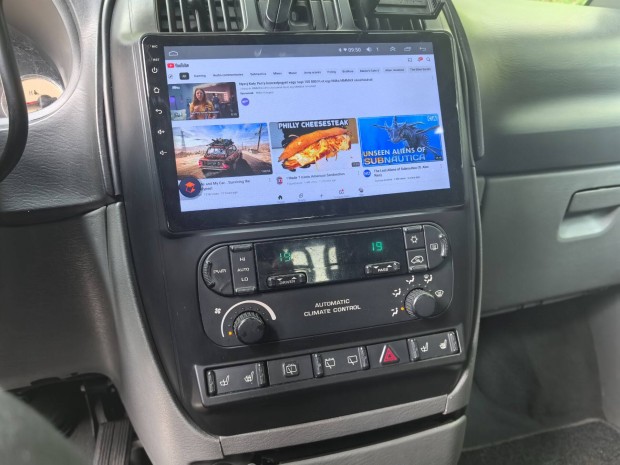 Chrysler Voyager 12" multimedia beépítókerettel, 4/62GB, 8 core 2.2Ghz