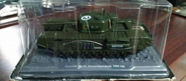 Churchill Mk.VII tank kisauto modell 1/43 Elad