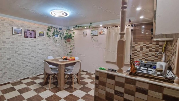 Cibakh�za sz�v�ben elad� kertes h�z