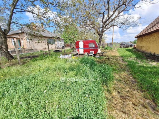 Cibakh�zai elad� 1205 nm-es telek