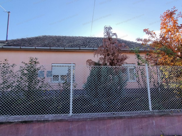 Cibakh�z�n csal�di h�z elad�!