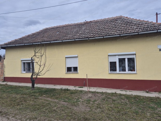 Cibakh�z�n csal�di h�z elad�!