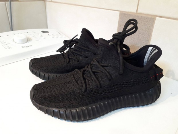 Cip adidas 36 Yeezi fekete