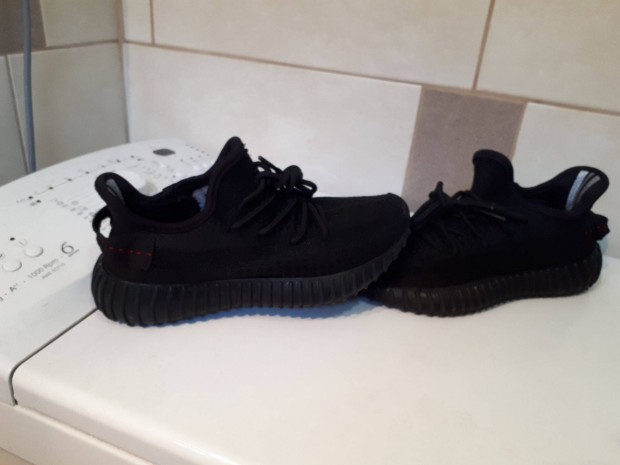 Cip adidas 36-os Yeezi fekete