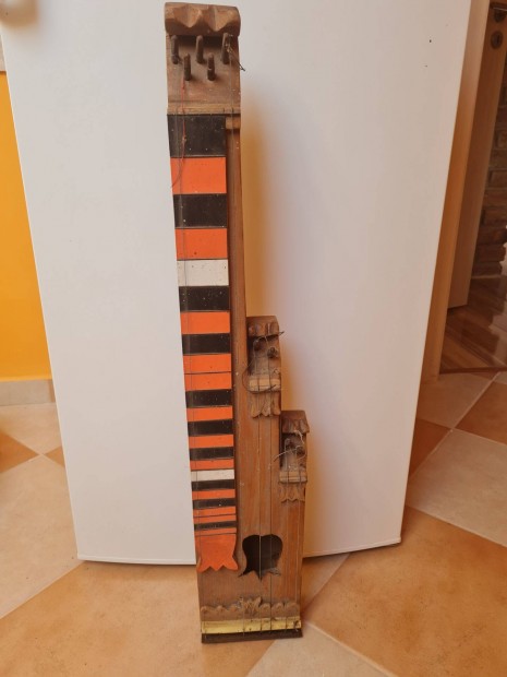 Citera kézi faragású