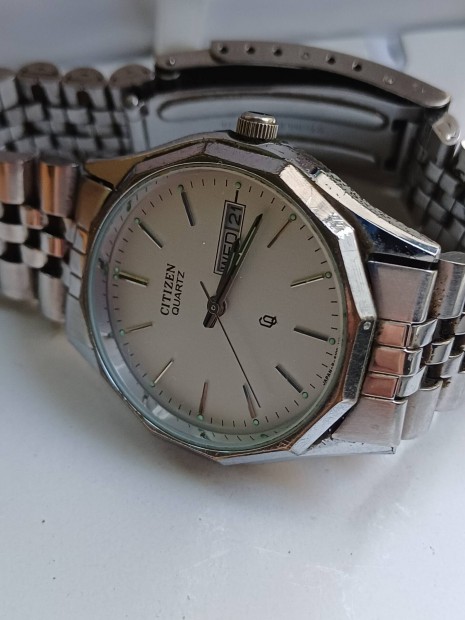 Citizen Jubilee Day-Date quartz eredeti frfi karra 