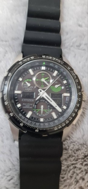 Citizen Skyhawk Eco-Drive frfi karra