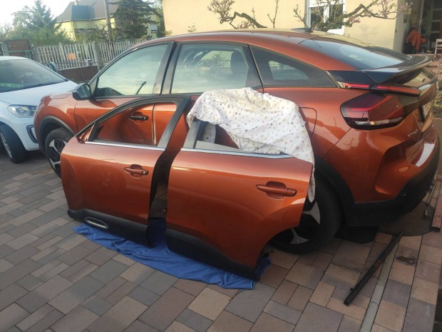Citroën C4 III Citroen C4 C41 bal első ajtó maradékai