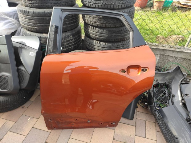 Citroën C4 III Citroen C4 bal hátsó ajtó/sérült/