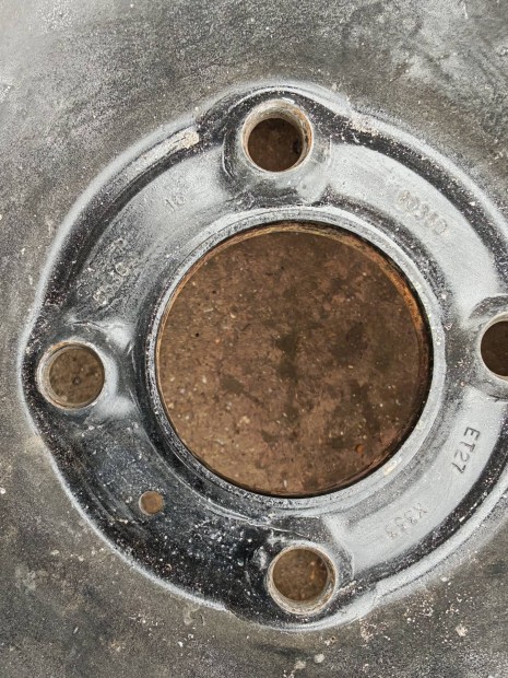 Citro�n lemezfelni gumival 