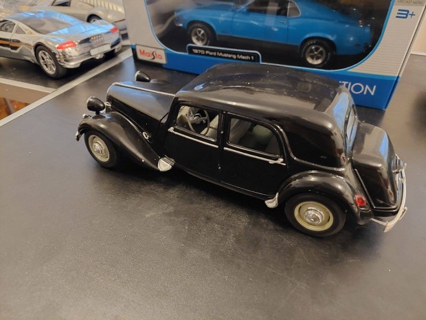 Citroen 15Cv 6 1952 1:18 Maisto