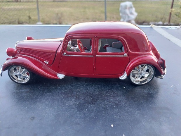 Citroen 15 CV Maisto 1:18c