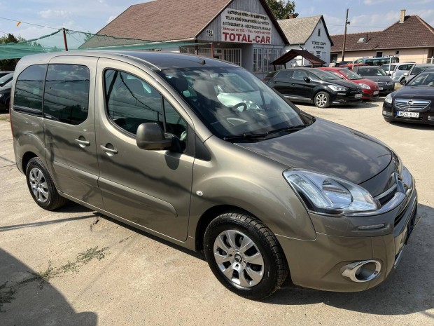 Citroen Berlingo 1.6 HDi Collection Szervizknyves