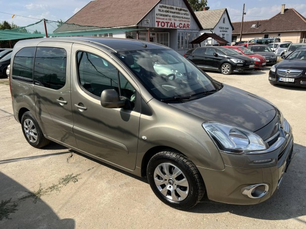 Citroen Berlingo 1.6 HDi Collection Szervizknyves