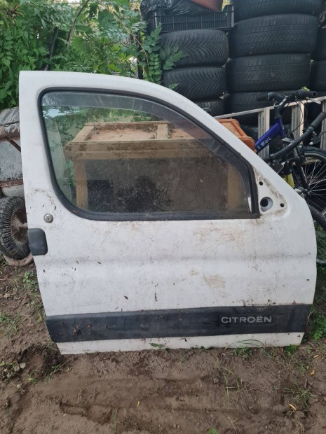 Citroen Berlingo első ajtó rozsda mentes