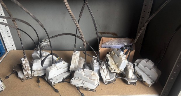 Citroen C3 C4 C5 C6 Peugeot 206 207 208 307 406 407 Centrl motorok