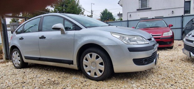 Citroen C4 1,6 benzin,110le, minden m�k�dik, kev�s km