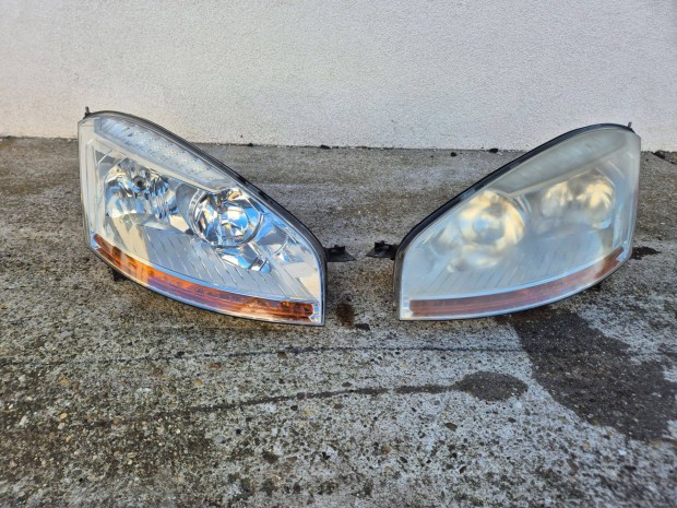 Citroen C4 Grand Picasso jobb �s bal els� l�mpa