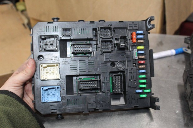 Citroen C4 Picasso 2006-2010 1.6HDI biztosíték tábla 9664058780