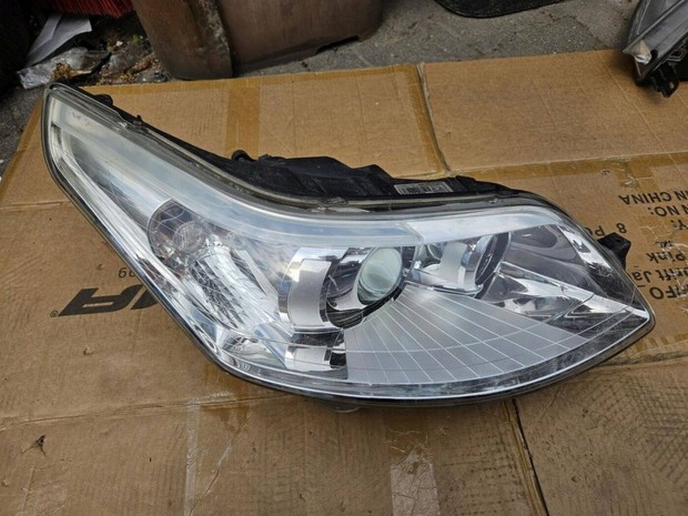 Citroen C4 Xenon jobb els fnyszr lmpa