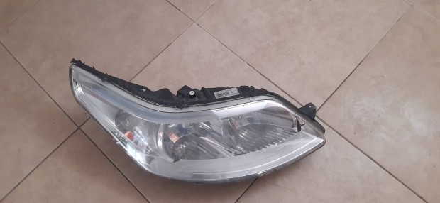 Citroen C4 jobb első fényszóró sérült