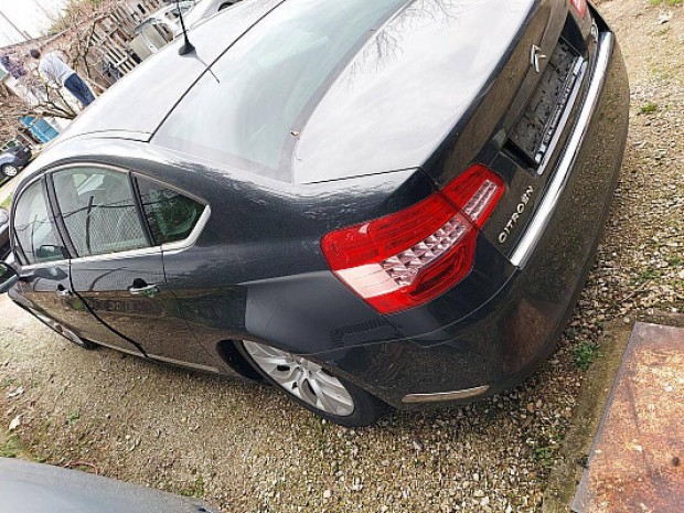 Citroen C5 X7 felni alufelni hátsó lámpa csomagtér ajtó
