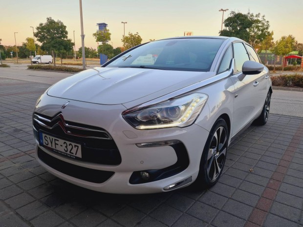 Citroen DS5 2.0 HDi Hybrid4 Design MCP6 Autóbes...