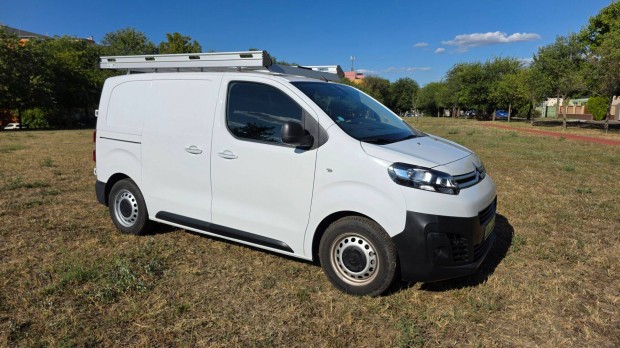 Citroen Jumpy elektr. kisteher, 3 személy, 5563 km! garanciális