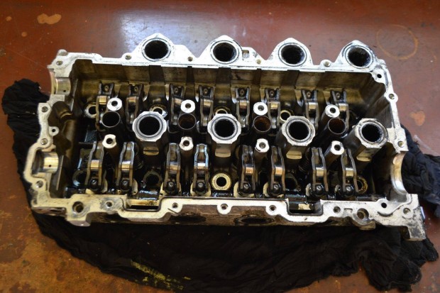 Citroen Peugeot 1.6 HDi Ford TDCi, Mazda Volvo hengerfej 9655911480