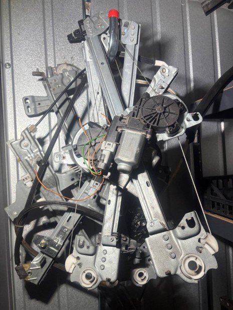 Citroen Peugeot ablakemel� mechanika motorok