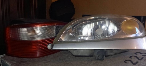 Citroen Saxo 1999-2002-ig bal első gyári fényszóró lámpa és bal hátsó