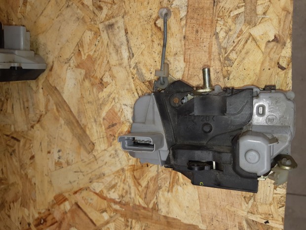 Citroen Xsara Picasso Bal Els� Ajt� Z�rszerkezet + K�zpontiz�r Motor