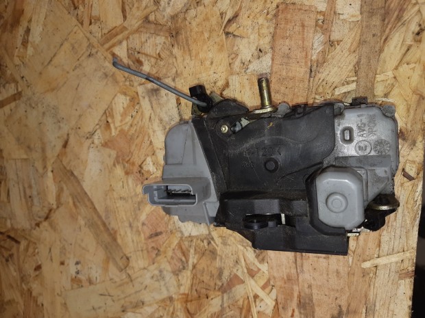 Citroen Xsara Picasso Bal Els� Ajt� Z�rszerkezet + K�zpontiz�r Motor