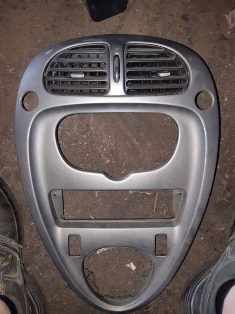 Citroen Xsara Picasso K�z�pkonzol Keret + K�z�ps� Szell�z�