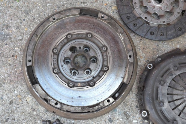 Citroen, Peugeot 1.6 HDi lendkerék kuplung szettel! 9659269480