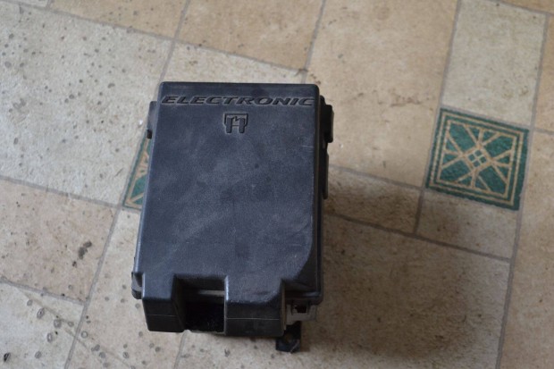 Citroen, Peugeot motortéri biztosíték tábla doboz BSM doboz 9643581380