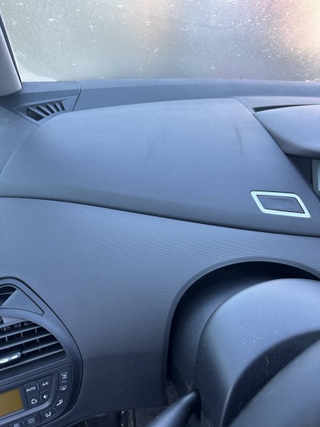 Citroen c4 Picasso mszerfal fedelek eladok . 